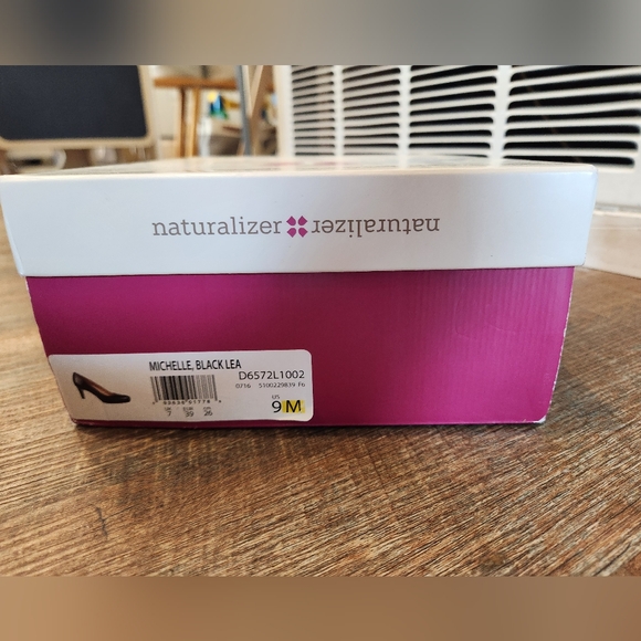 NWT Naturalizer Michelle Black Lea Pumps Size 9 - Picture 6 of 6